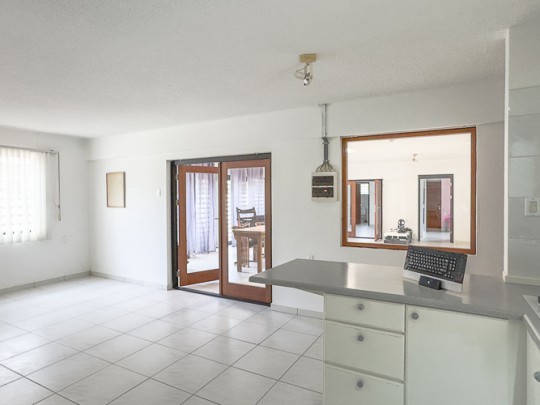 Spacious 3-bedroom villa in quiet residential area