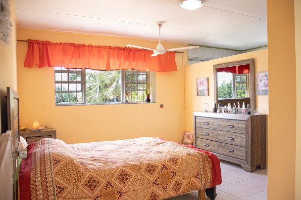 Charmant 3-Slaapkamer Huis met Tuin & Gastenappartement – Cerito