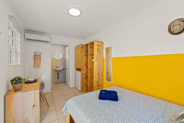 Fully operational student housing complex with 30 rooms for sale
