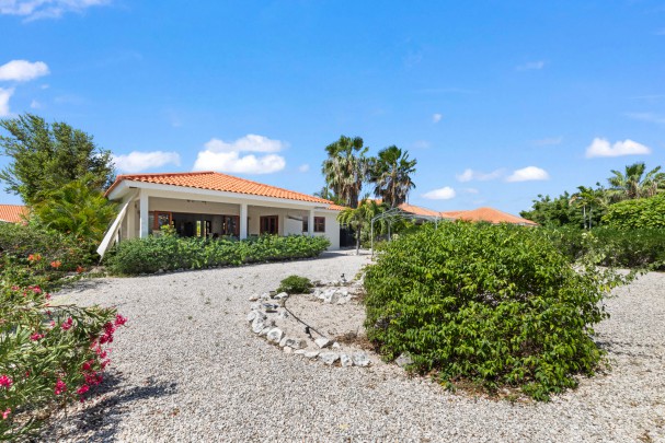 Blue Bay BL-19 – Spacious Villa on Golf Course