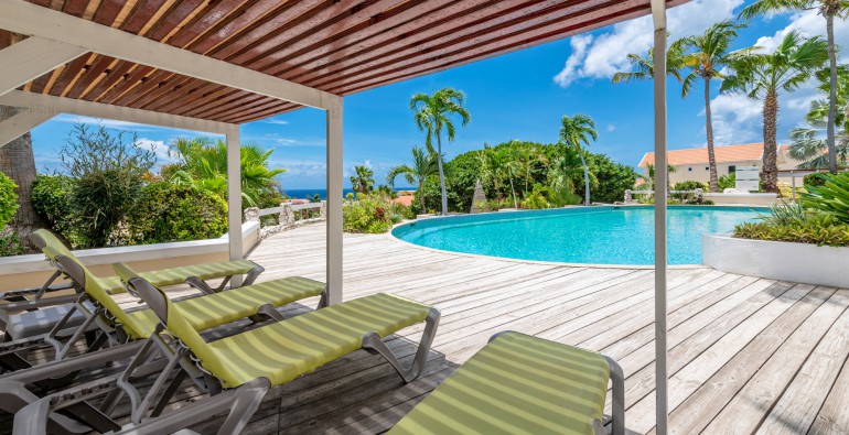 Royal Palm – Ruim appartement met zeezicht en balkon