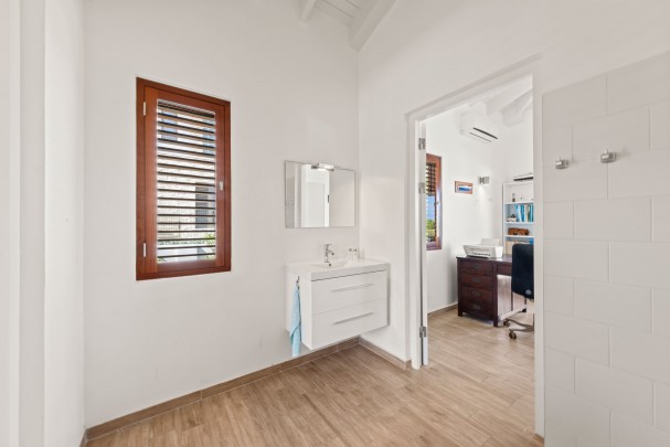 Blue Bay – Ruime en duurzame villa met spectaculair uitzicht.