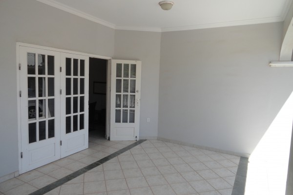 Lagun semi-detached homes with private path to Playa Jeremi
