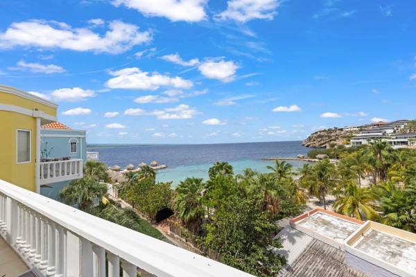 Blue Bay - Spectacular Oceanfront Penthouse fit for vacation rental