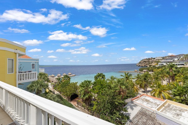 Blue Bay - Spectacular Oceanfront Penthouse