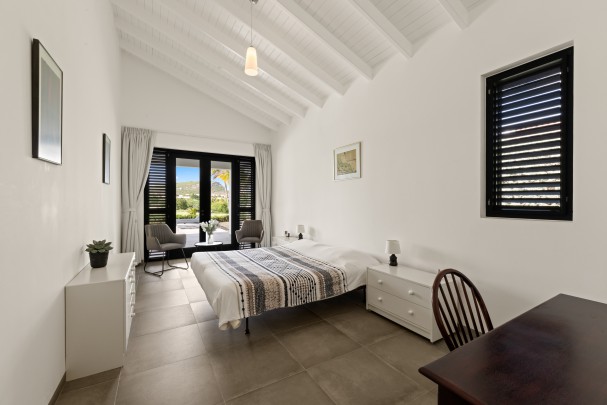 Blue Bay – Charming Villa with Pool and Golf Course Views