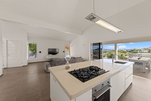 Jan Sofat – Woning met twee appartementen en uitzicht op spaans water