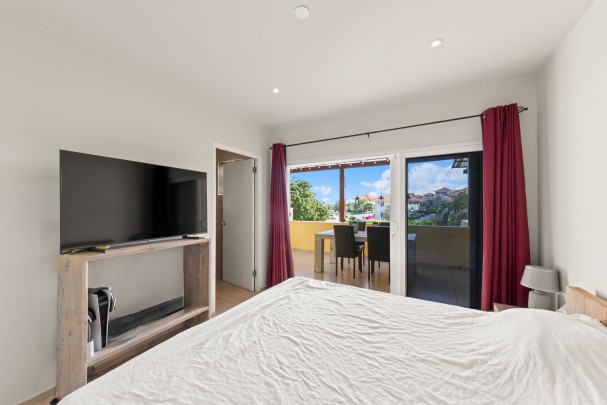 Apartment with Spacious Terrace in Vista Monta&ntilde;a