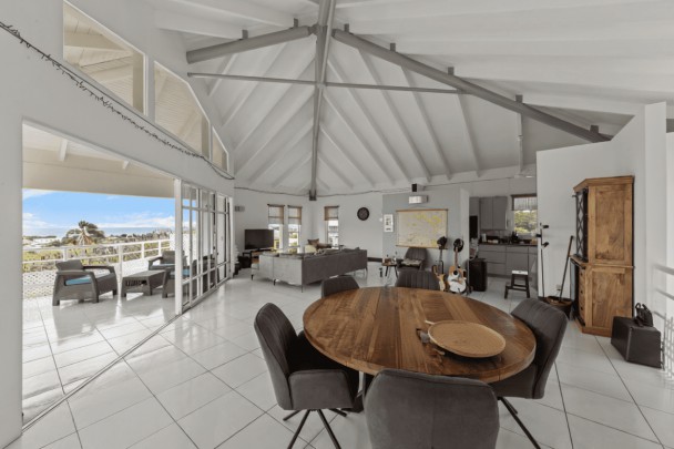 Spacious home with ocean view in central location near Mambo Beach