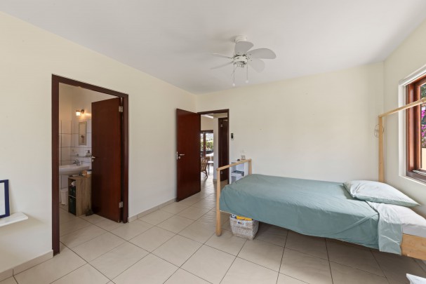 Blue Bay L-section &ndash; three-bedroom villa with a lovely outdoor space