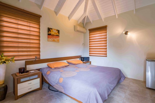 BlueBay O-35 &ndash; Ruim en sfeervol huis met appartement en zwembad