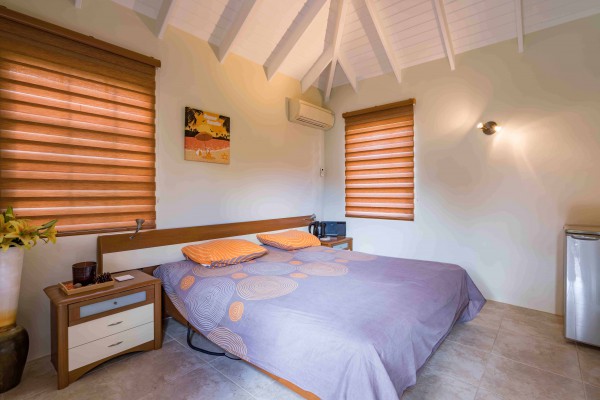BlueBay O-35 – Ruim en sfeervol huis met appartement en zwembad