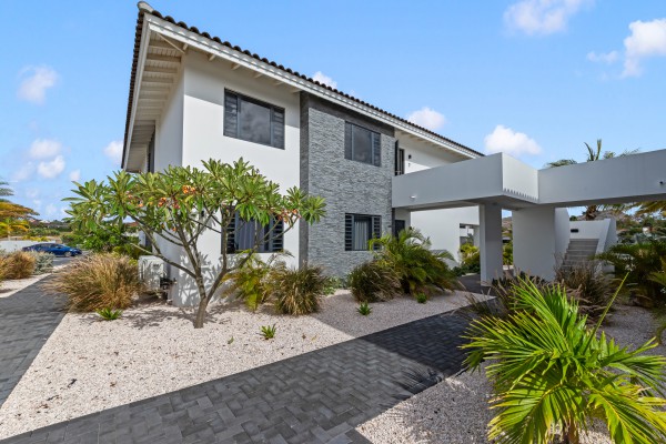 Blue Bay | Move-in ready new-build apartment with garden and pool view