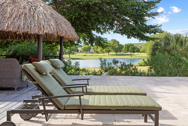 Blue Bay &ndash; Tropische villa met prachtig uitzicht 