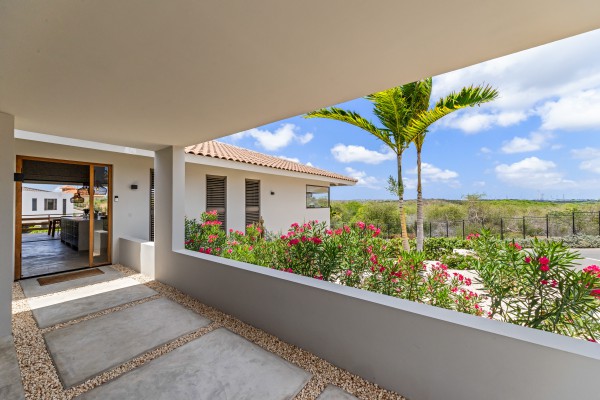Luxury Villa with 4 Bedrooms, Pool & Guest Suite in Blue Bay