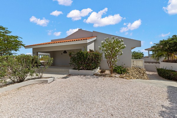 Blue Bay BD61 - Spacious Villa with Guest Apartment
