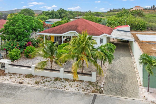 Montaña - Recompensa Park Detached 2-Bedroom Bungalow with Studio