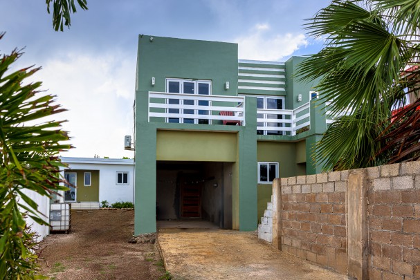 Lovely 4-Bedroom House with new Apartment in Tranquil Barber, Curaçao