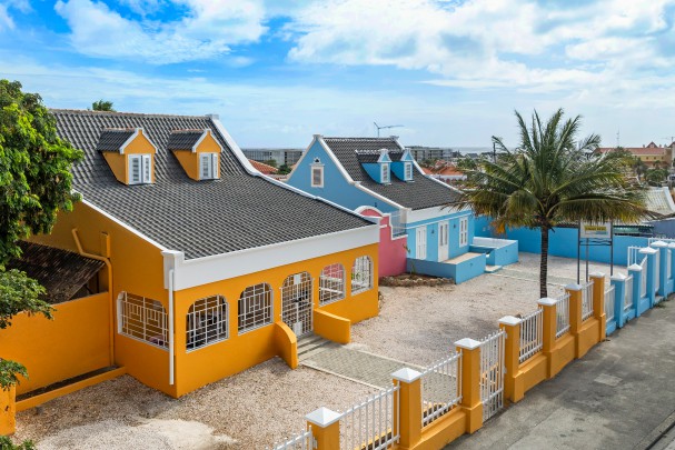 Fully operational student housing complex with 30 rooms for sale