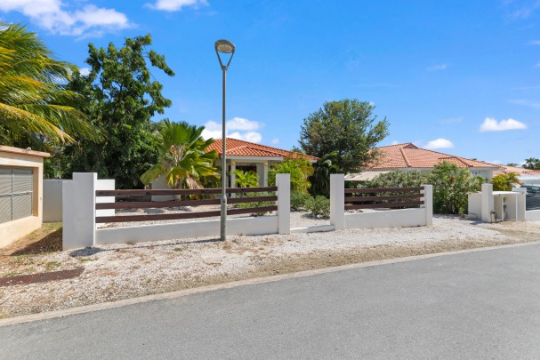Blue Bay BL-19 – Spacious Villa on Golf Course