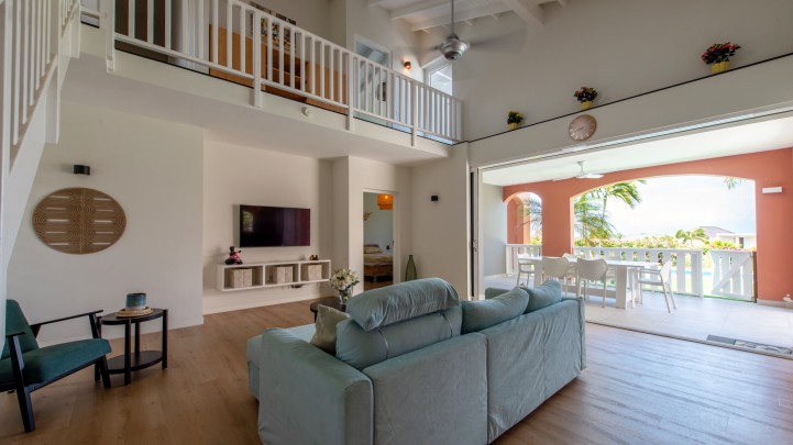 Blue Bay Villa with Pool and Spacious Garden