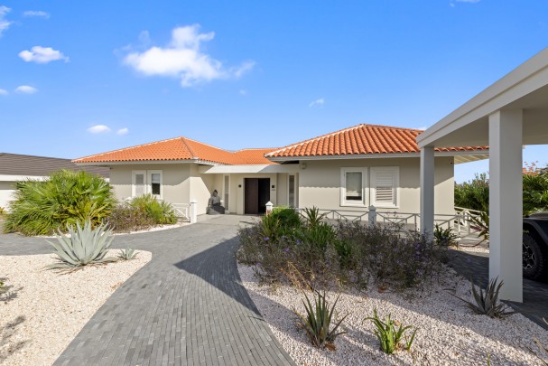 Blue Bay – Exclusive villa met adembenemend uitzicht  