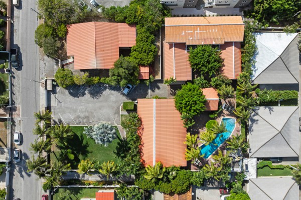 Mahaai - Appartementencomplex met Zwembad en Huurinkomsten