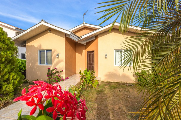 Knusse Gemeubileerde 3-Slaapkamer Villa in Sunset Heights Curaçao