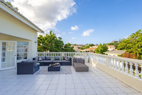 Lovely Fully Furnished Apartment with Panoramic Terrace – Sun Valley