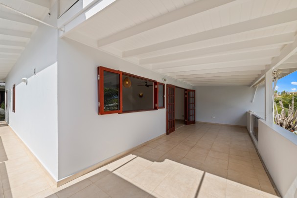 Spacious 2-bedroom apartment with large terrace in Cocolora