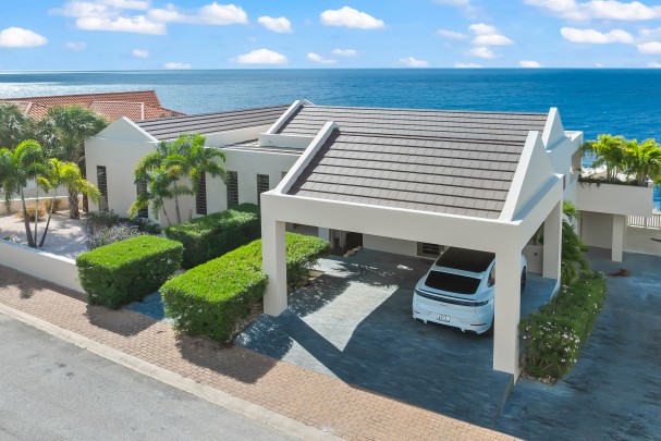 Blue Bay &ndash; Spectaculaire klif villa op exclusieve B-sectie   