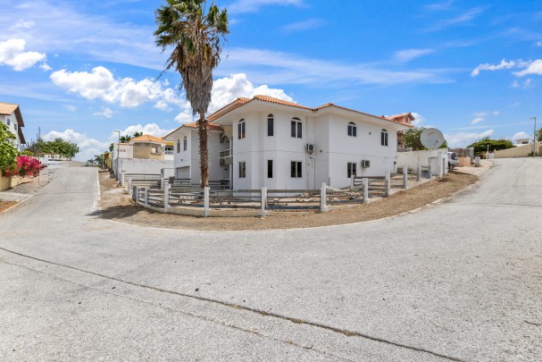 Cas Grandi &ndash; Spacious fixer-upper with apartment in a quiet location