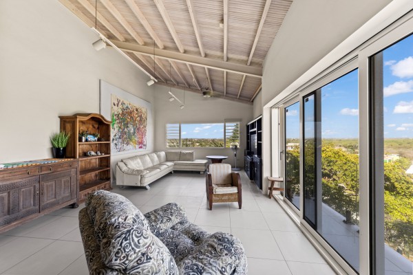 Kaya Modoc - Ruime woning met zwembad en aparte studio