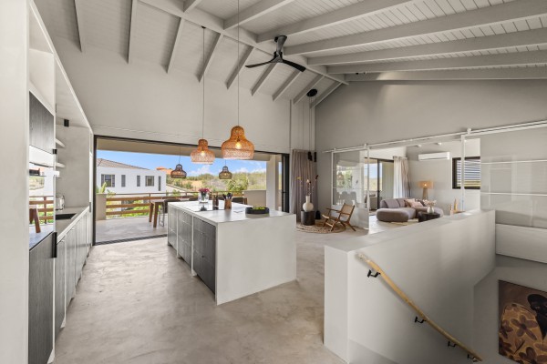 Luxury Villa with 4 Bedrooms, Pool & Guest Suite in Blue Bay
