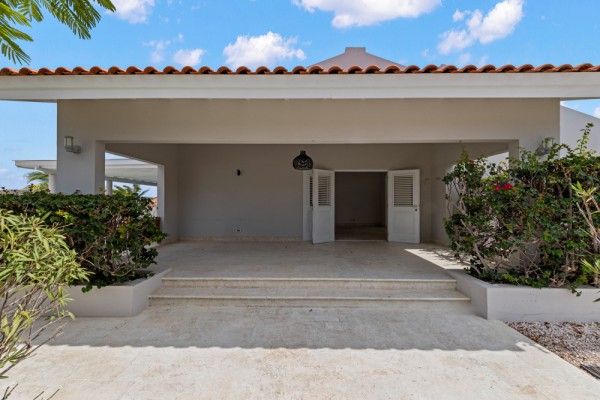 Blue Bay BD61 - Spacious Villa with Guest Apartment