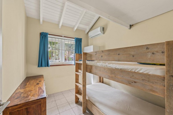 Montaña - Recompensa Park Detached 2-Bedroom Bungalow with Studio