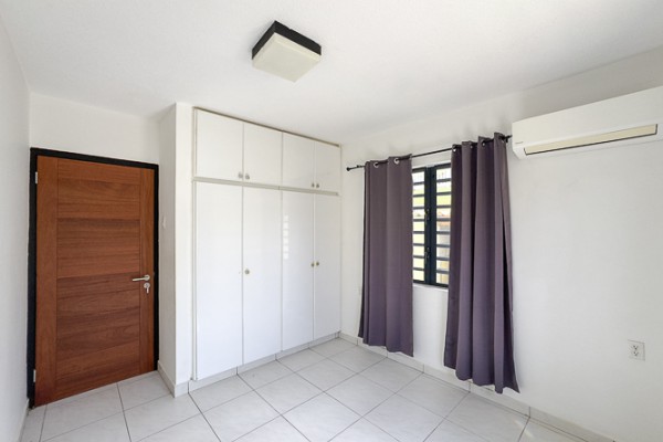 Spacious 3-bedroom villa with separate apartment