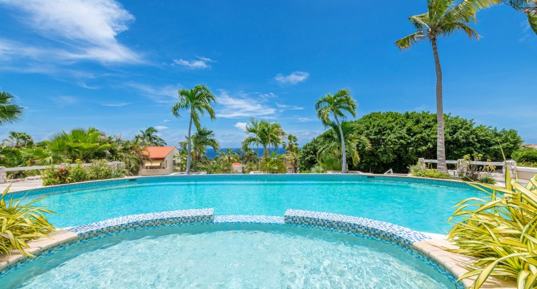 Royal Palm – Ruim appartement met zeezicht en balkon