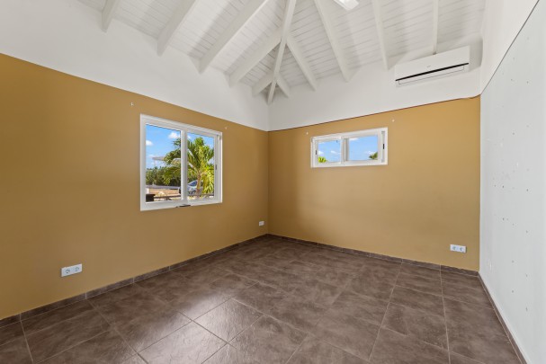 Blue Bay BB-39 – Spacious Villa with Pool and Sea View
