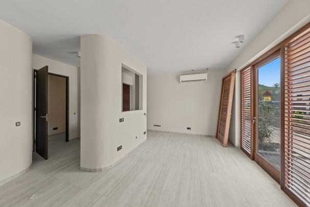 Blue Bay – High-end, luxurious newly built villa with rental potential