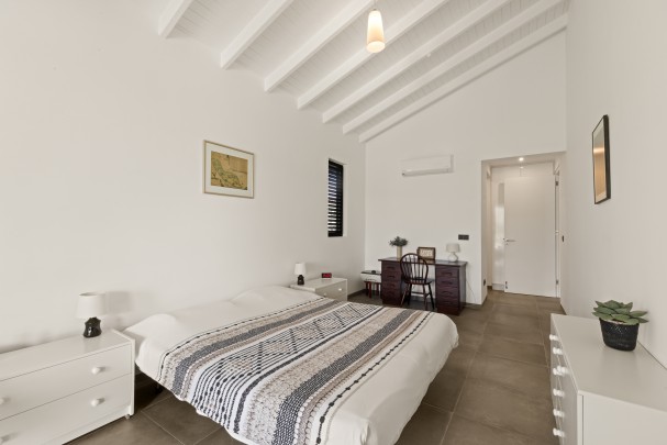 Blue Bay – Charming Villa with Pool and Golf Course Views