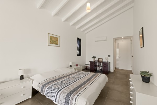 Blue Bay – Charming Villa with Pool and Golf Course Views