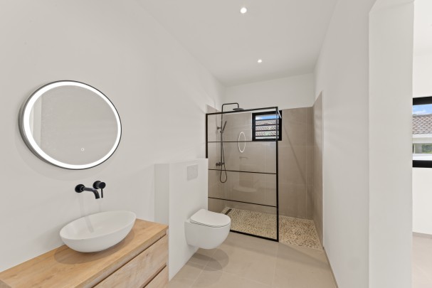 Blue Bay - Luxueze nieuwbouwwoning met 4 slaapkamers en zwembad