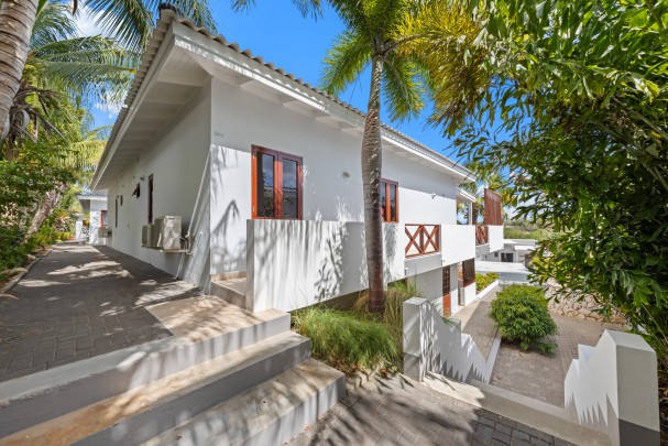 Spacious 2-bedroom apartment with large terrace in Cocolora