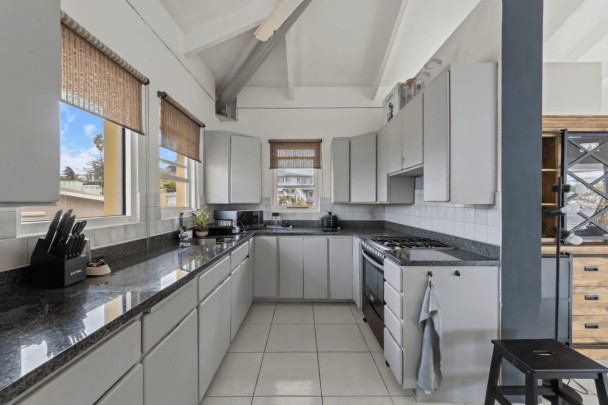 Spacious home with ocean view in central location near Mambo Beach