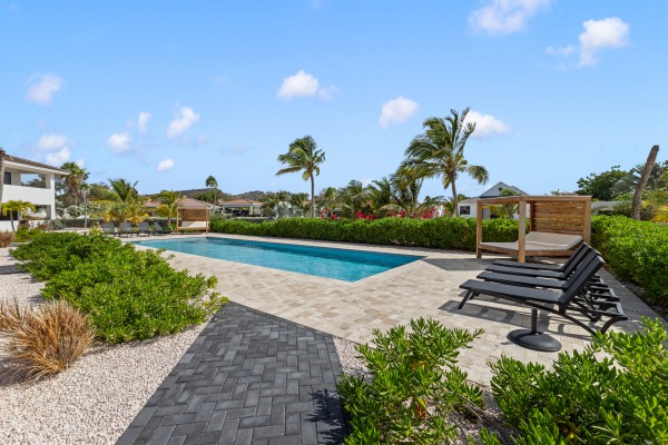 Blue Bay | Move-in ready new-build apartment with garden and pool view