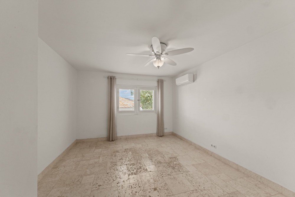 Blue Bay BD61 - Spacious Villa with Guest Apartment photo 18