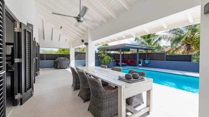 Blue Bay - Prachtige vrijstaande villa met zwembad en appartementen