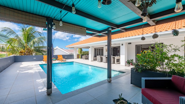 Blue Bay - Prachtige vrijstaande villa met zwembad en appartementen
