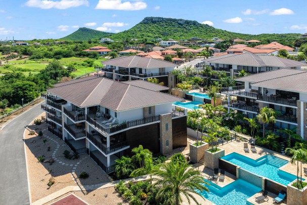 The Breeze – Newly built apartment with pool on gated resort